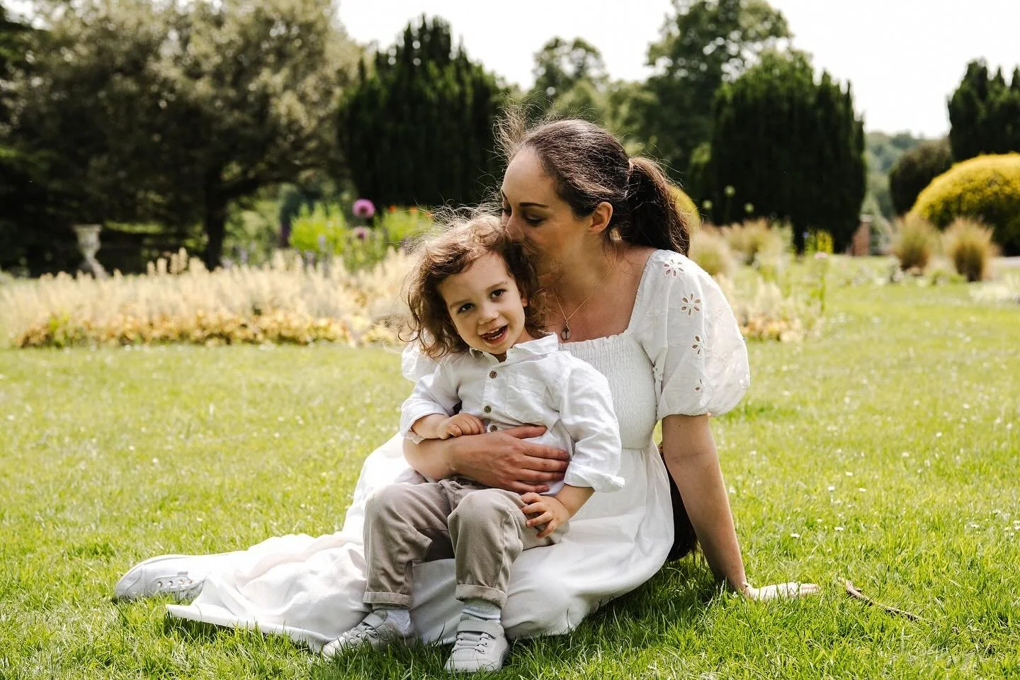 Still not bored of sharing this gorgeous family! I&rsquo;ve been working through lots of final gallery deliveries this week, so I&rsquo;m sharing some favourites as I go. 💛🌿

Don't forget to swipe, you won't be disappointed. 😍
.
.
.
.
#MaternityPh