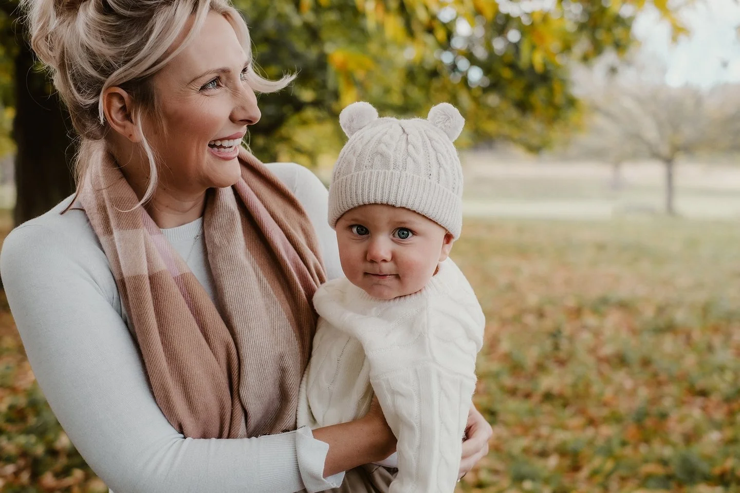 She&rsquo;s never been more beautiful than she is right now&mdash; in her motherhood era. Let her remember this season in all its glory. 🍂 🍁 💫 
.
.
.
.
#CandidFamilyPhotos #AutumnShoot
#Nottinghamphotographer
#OutdoorPhotography #NaturalMoments #N