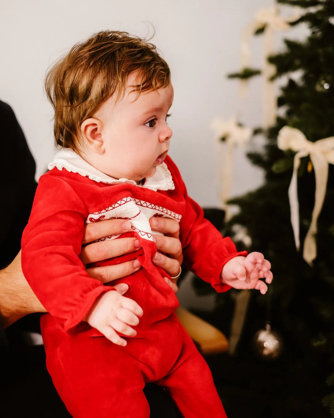 Her very first Christmas. 🎄 &hearts;️ 
.
.
.
.
#ChristmasPhotography 
#NottinghamPhotographer 
#nottinghamfamilyphotographer
#FestivePhotos
#HolidayPortraits
#ChristmasMiniSession
#FamilyChristmasPhotos