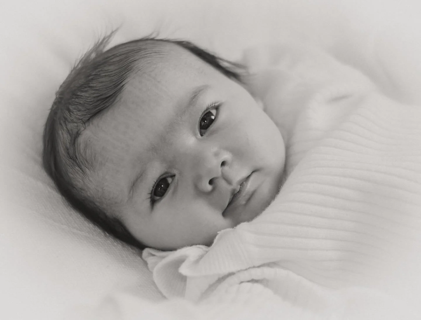 Sweet Baby Alba 🤍 pure perfection.
@charlotte_crofts 
.
.
.
#newbornphotographer #newbornphotography #nottinghamfamilyphotographer #babygirl #blackandwhitephotography