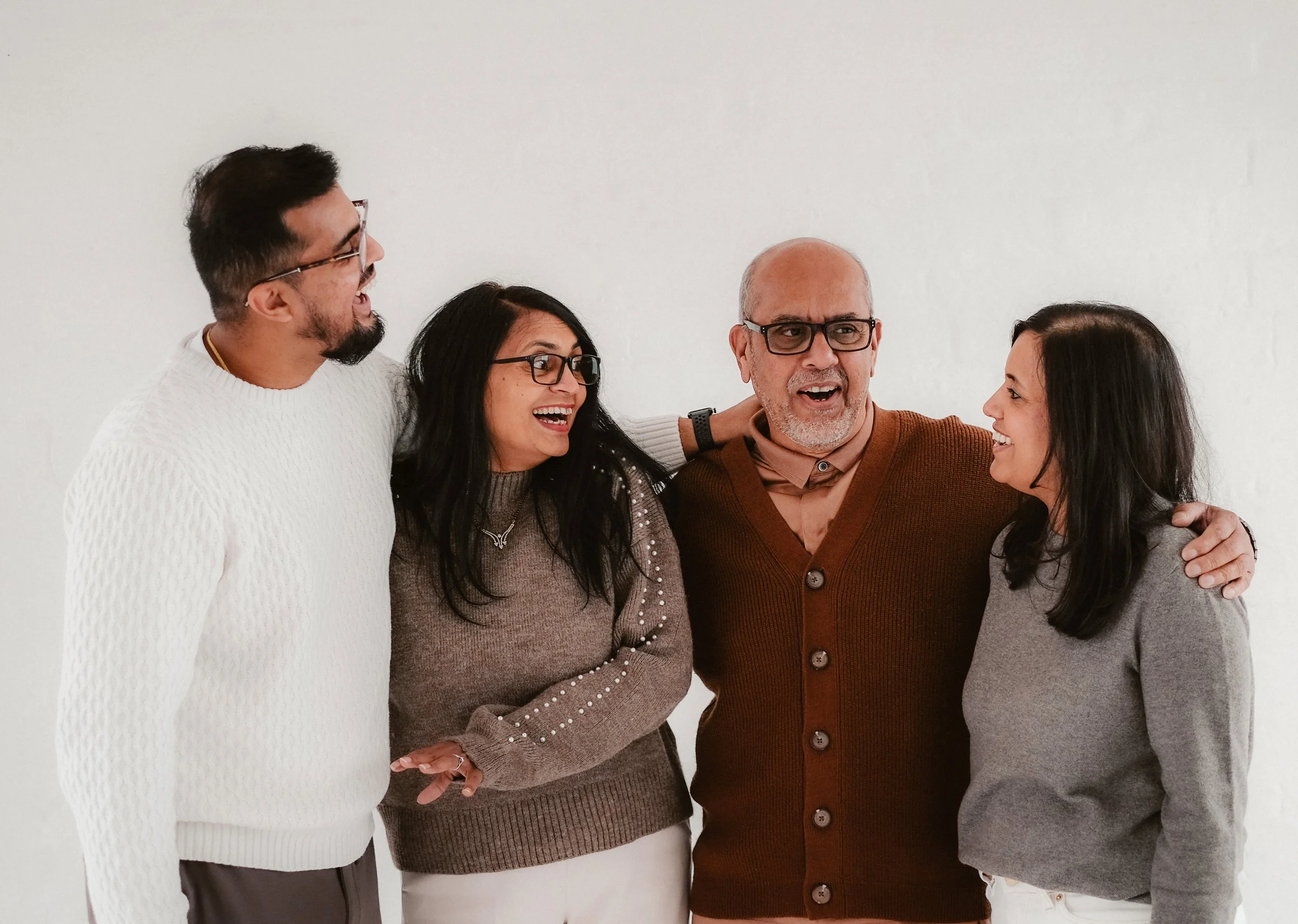 Large Family &amp; Multi-Generational Photography: Preserving the Stories That Made Us.
