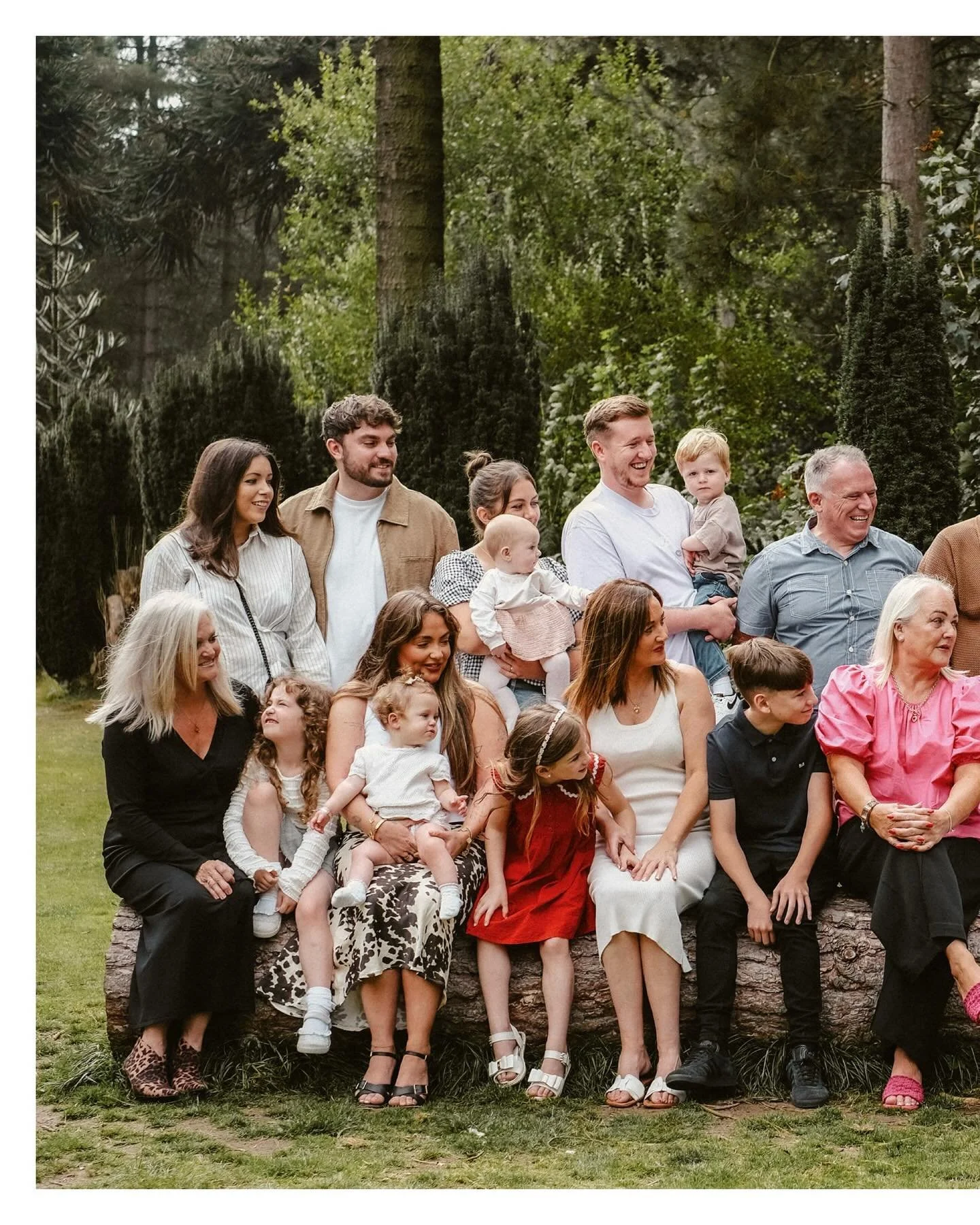 Probably one of my all-time favourite family group shots, it sits proudly on my website, but I felt the need to share it again..🤍

This is why I do what I do. Images like this grow in value over time. One day, this photograph will mean everything to