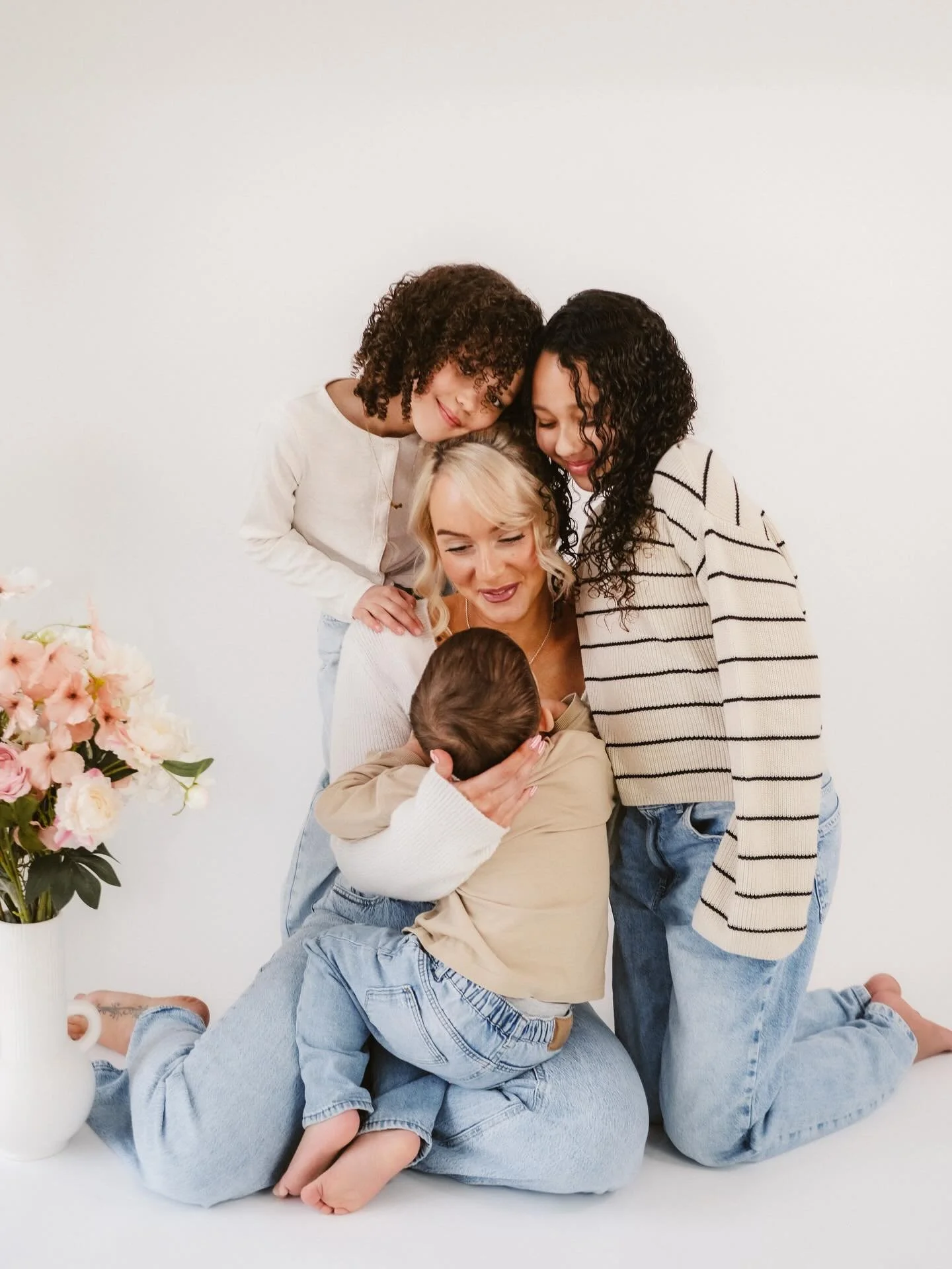 Because you already can&rsquo;t remember the sound of their baby voices.... 🤍😩
#mothersdayminis
.
.
.
.
#MotherhoodPhotography #FamilyLegacy #MemoriesThatMatter #DocumentYourDays