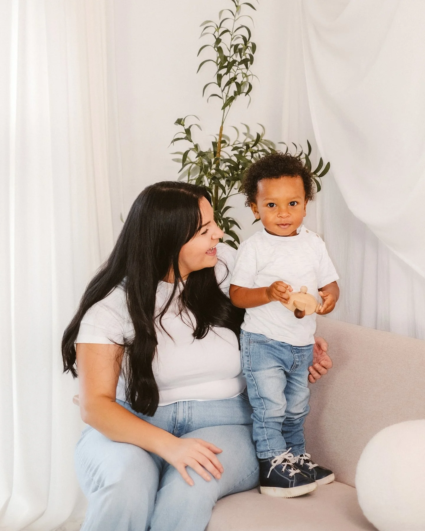 From raw to radiant. ✨ Here&rsquo;s a peek at how I bring out the best out of every frame. (+ why I dont supply raw images).

Swipe to see where the image started! 
.
.
.
#beforeafter #photographyedit #familyphotographynottingham #familyphotoshoot #p