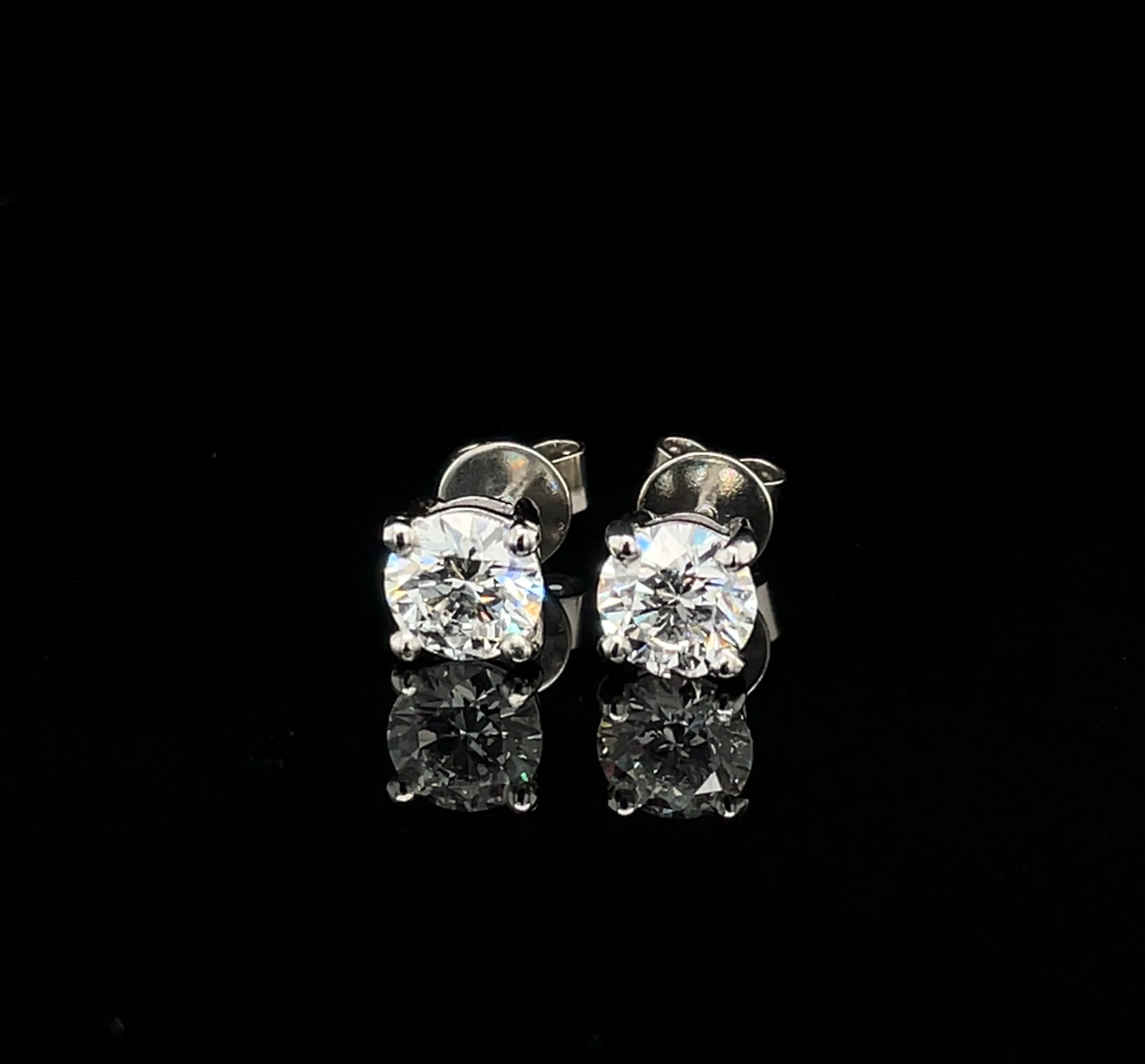 SIMM5688 Platinum 2.04ct tot LabGrown Diamond Studs.jpg