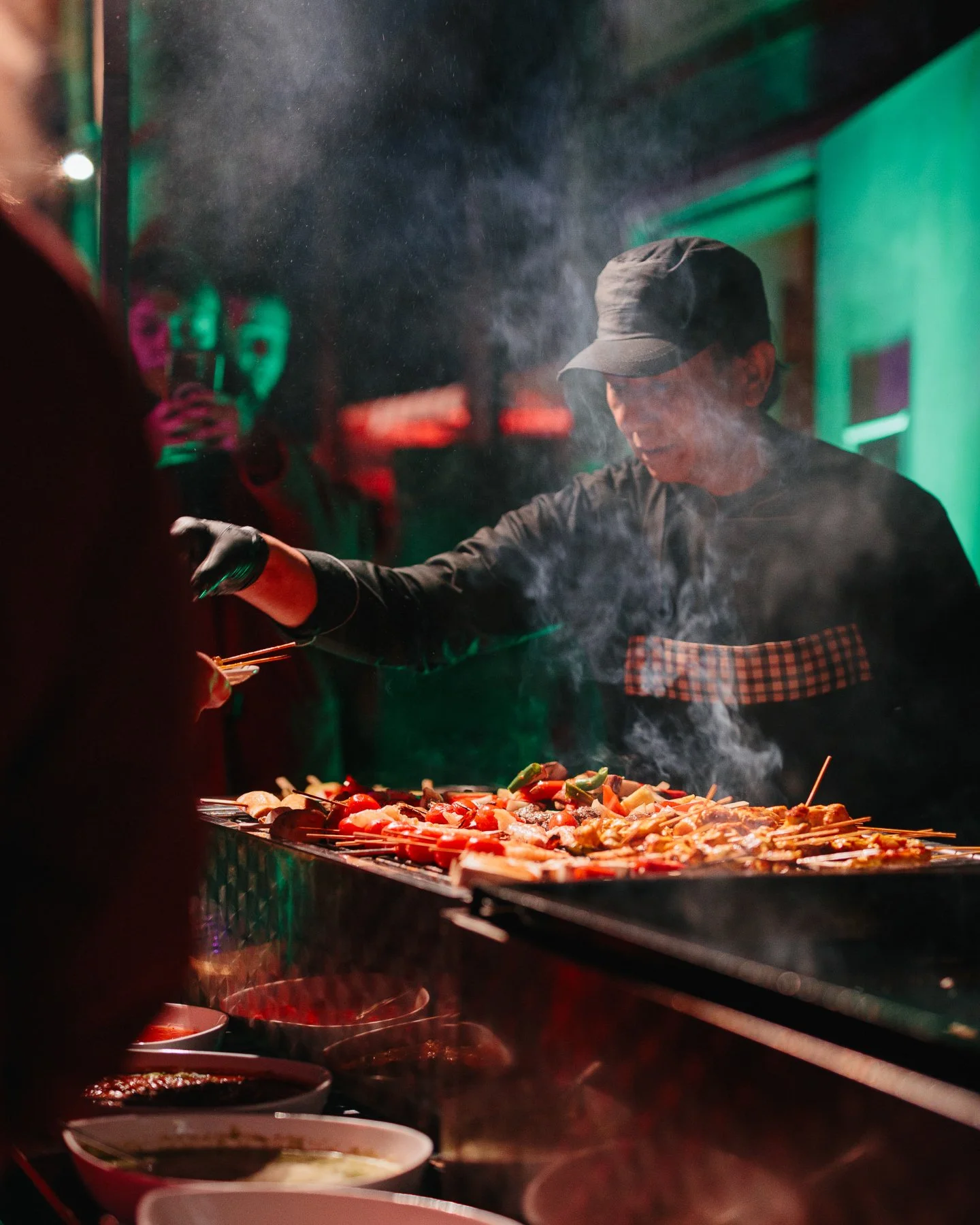 Unsere K&uuml;chenparty &quot;One Night in Bangkok&quot; hat uns direkt in die Stra&szlig;en Thailands entf&uuml;hrt. Was waren das f&uuml;r 2 gelungene Abende! Mit leckerem Essen von Chada Thai, frischen Drinks und jeder Menge Stimmung - sch&ouml;ne
