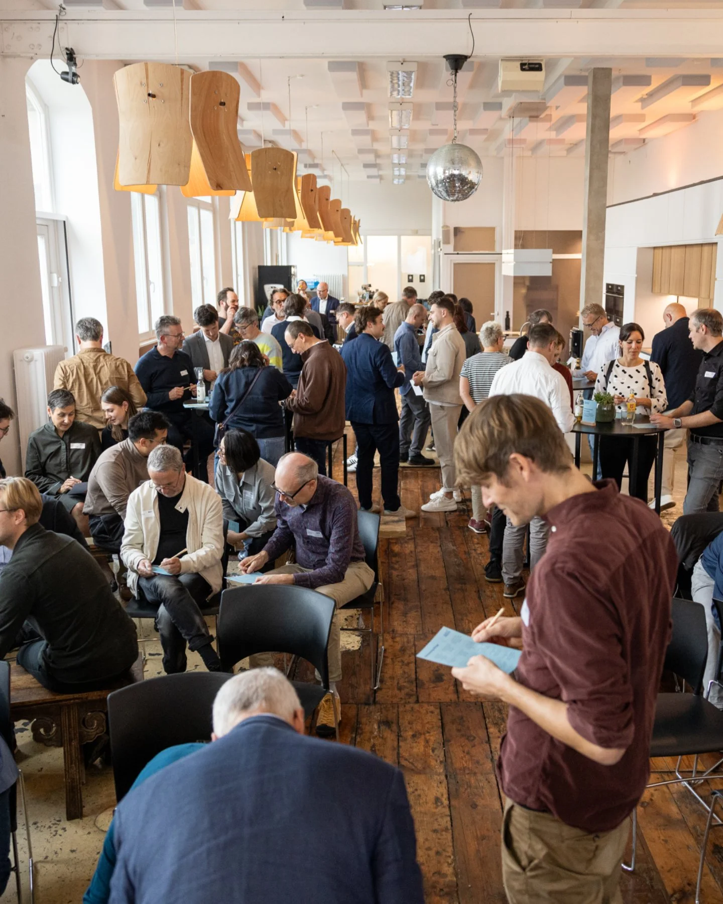 Die @fwtm_freiburg hat zum Netzwerktreffen in unserer LOKation eingeladen und wir durften Gastgeber sein.
Bei gutem Essen, inspirierenden Gesprächen und bester Stimmung wurde genetzwerkt, gelacht und gefeiert. ✨
„Es war wirklich alles gro