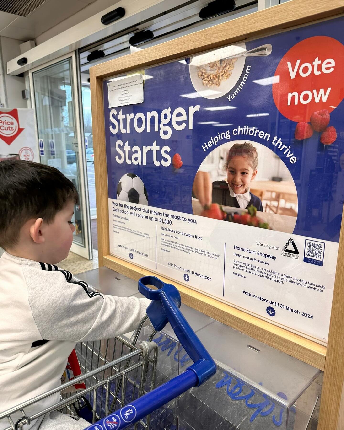 After your Tesco shop, why not take a moment to slot some blue tokens or better still, get your little one to do it&hellip;..like Joe did ☺️
..
..
This simple act of kindness can help hugely 🤍 
..
..
Vote in-store until March 2024
..
..
@homestartsh