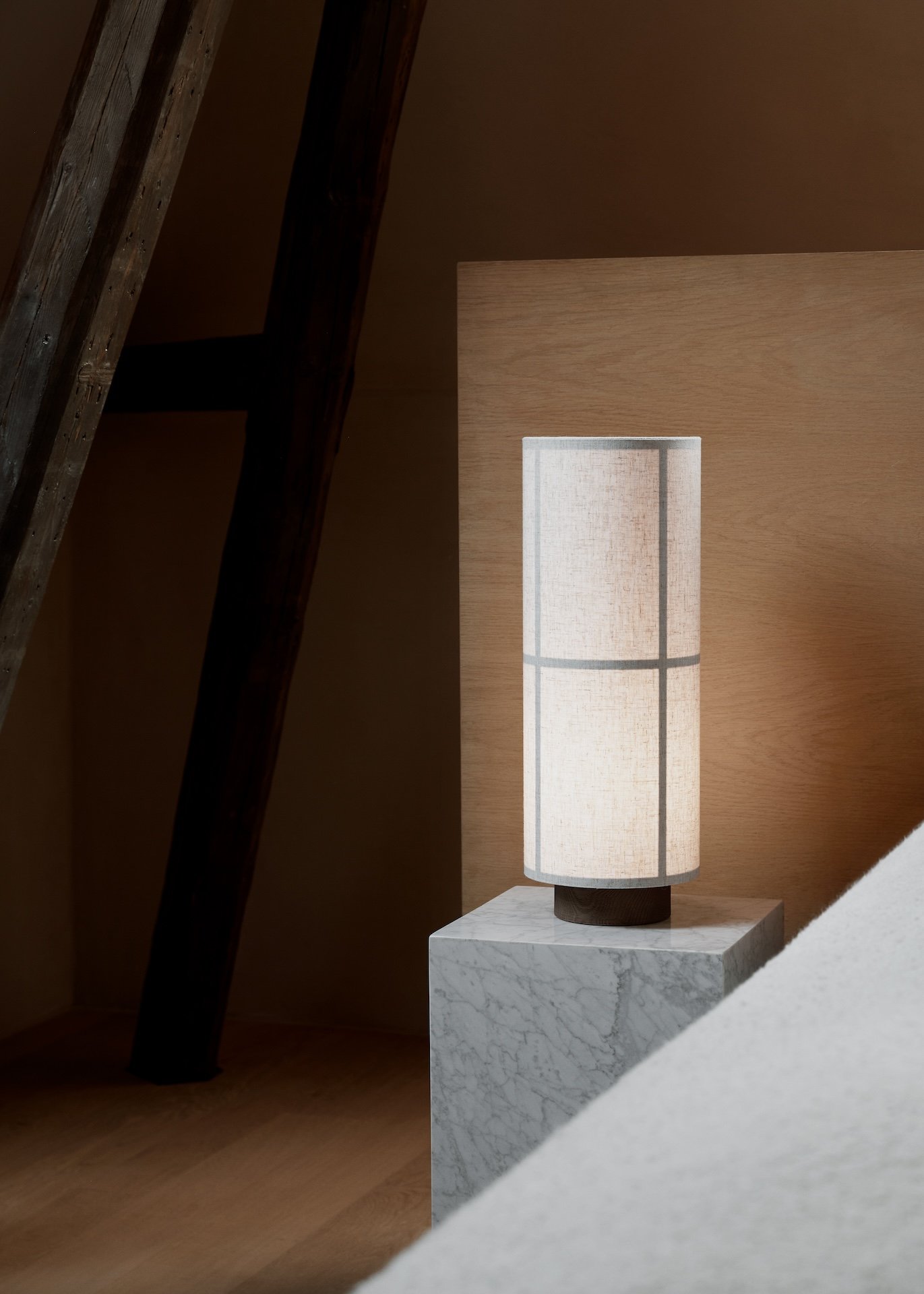 MENU_Plinth_Cubic_Hashira_Table_Lamp_Raw_1.jpg