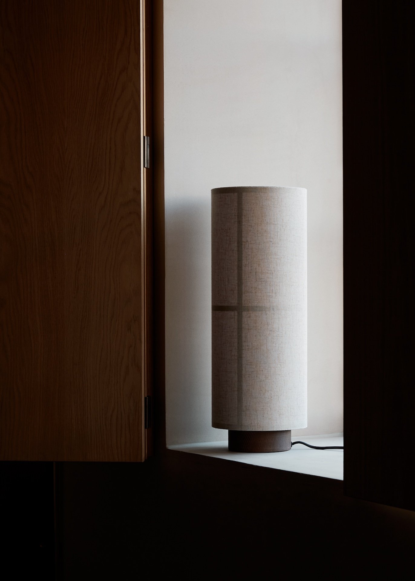 MENU_Hashira_Table_Lamp_Raw_1.jpg
