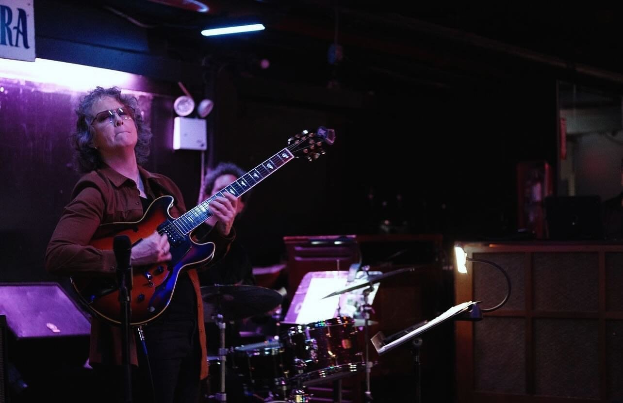 Sheryl Bailey absolutely killing it on the Cellar Dog stage 🐶🎸

📸 @4416zine