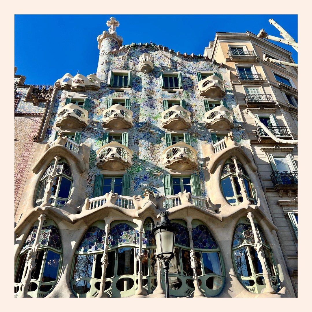 #CasaBatll&oacute; was renovated by Antoni #Gaud&iacute; between 1904-1906. Gaud&iacute; completely changed the fa&ccedil;ade, redistributing the internal partitioning, expanding the lightwell, and converting the inside into a work of art. It's now a