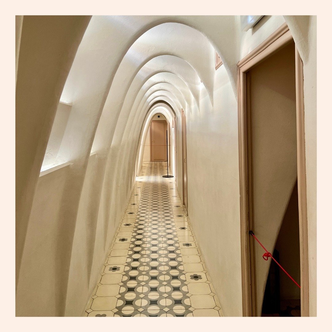 The loft is one of the most unique spaces of #CasaBattl&oacute;, with its combination of aesthetics and functionality. It was formerly a service area for the building's tenants, housing laundry rooms, storage areas, etc.

It is characterized by the s