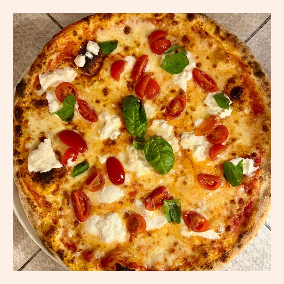 It's the best #pizza in #Italy, I swear
.
.
.
.
.
#Italy #Italia #Travel #Europe #TravelGram #ItalyTravel #DiscoverItaly #food #foodgram