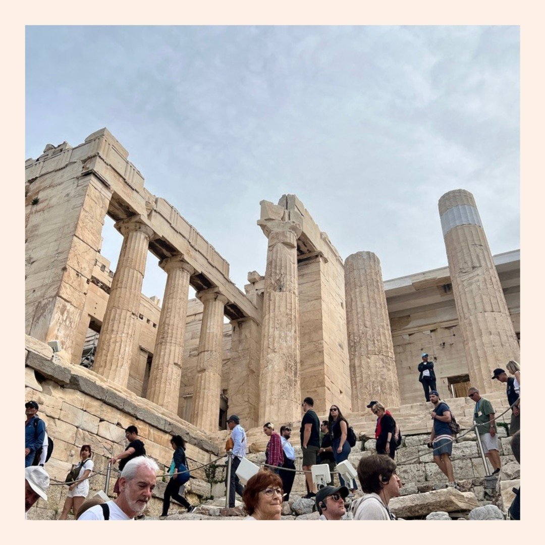 The Propylaia, the monumental gateway to the Acropolis sanctuary, was designed by the architect Mnesikles and erected between 437 and 431 BC on the site of an earlier gate. However, construction stopped in 431 BC on the eve of the Peloponnesian War.
