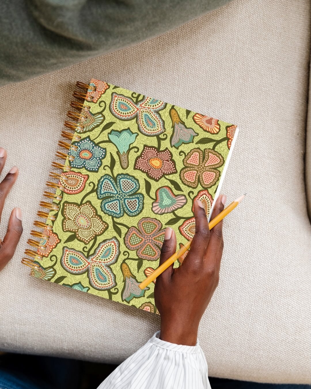 My entry for the @golden.coil 2026 planner cover contest ✨

Spice Market Paisley is inspired by ornamental florals, intricate paisley motifs, and the rich colors of a bustling market&mdash;designed to bring warmth and beauty to everyday planning.

#g