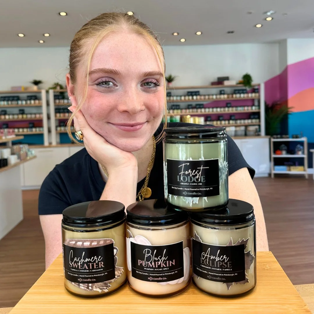 ✨ NEW: Cozy Collection ✨
Designed to fill your home with comfort and warmth.
🍂 Cashmere Sweater – vanilla, cashmere, and cardamom
🎃 Blush Pumpkin – pumpkin, sugar, and spice
🌙 Amber Eclipse – cinnamon, oatmilk, and vanilla