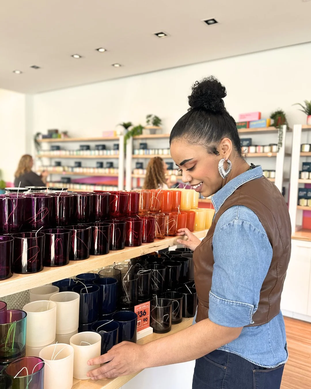 💫 It&rsquo;s more than just a candle. At Mix Candle Co, you get the full experience!⁠
Smell your way through over 100 fragrances, choose a jar that fits your vibe, and let our Scent Consultants help you create your own custom blend.