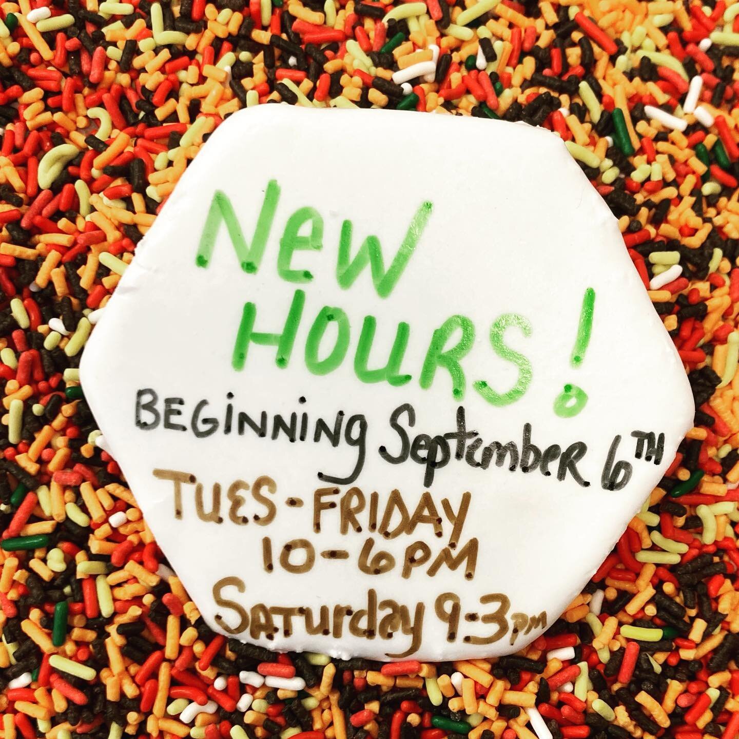 It&rsquo;s fall y&rsquo;all!! 
Which means new hours for GourmetGoodies ! 
#backtoschool #applepicking #pumpkins #leaves #crispair #applepie #pumpkinmuffins #changeofseasons 
So many new and exciting things for the upcoming holiday SEASONS! Stay tune