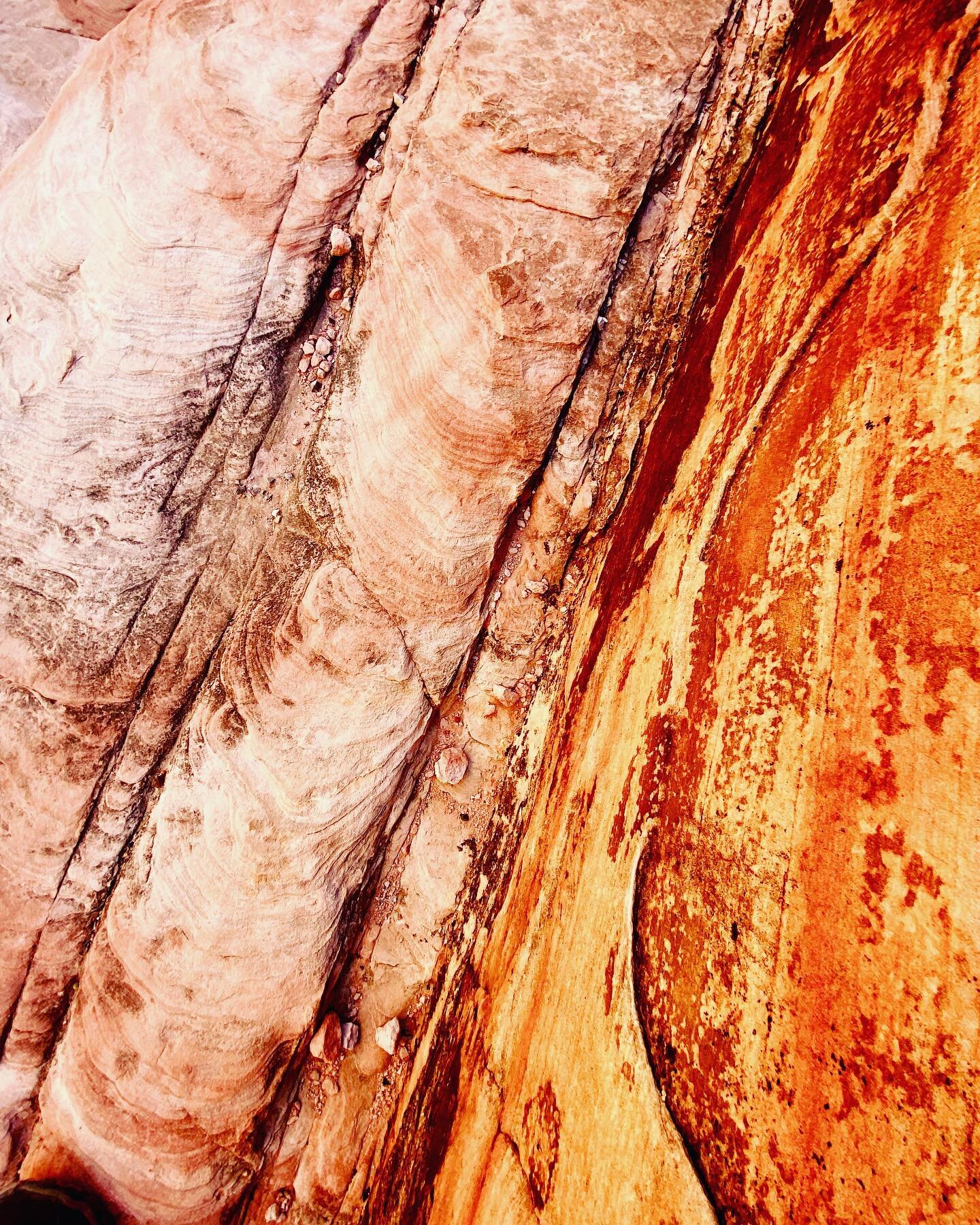 Another from my rock texture series. Really liking some of these. Hoping to go out on Sunday morning and see what I can get. I like that you can&rsquo;t really tell the scale. Have a great weeeknd. #redrockcanyon #lasvegas #photography #appleiphone #