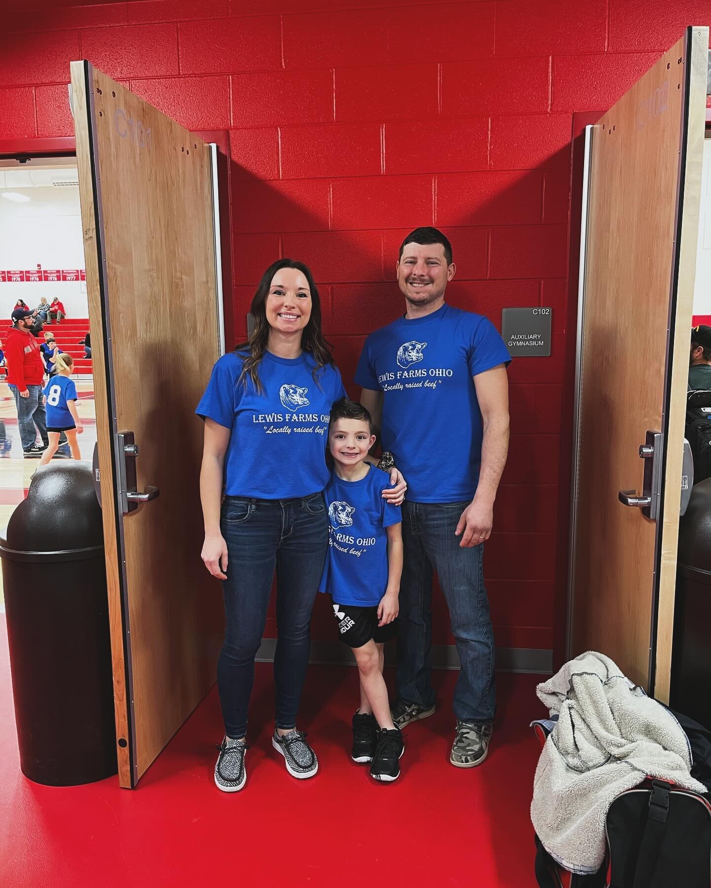 Sundays are for basketball🏀

Thanks to everyone who came out today to see Scotty play his first game! 

Coach Jake is a farmer by day, coach by night😂 (I just keep things organized, send out the group texts and bring the snacks😂) 

Great job blue 