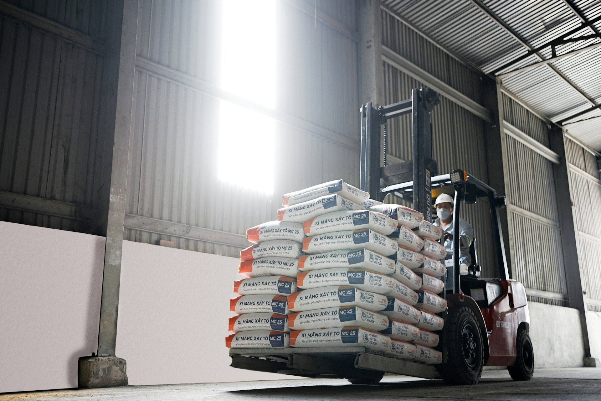 Top 4 Raymond Forklift Problems and How to Fix Them