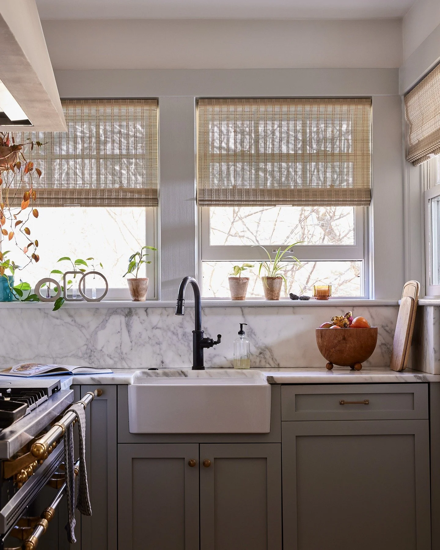We've been away with extended family all week&mdash;sharing a big house, cooking big meals, creating big piles of dishes. The sweet little fireclay sink in our old kitchen would've been working overtime on this trip, but it sure looks perfect here. O