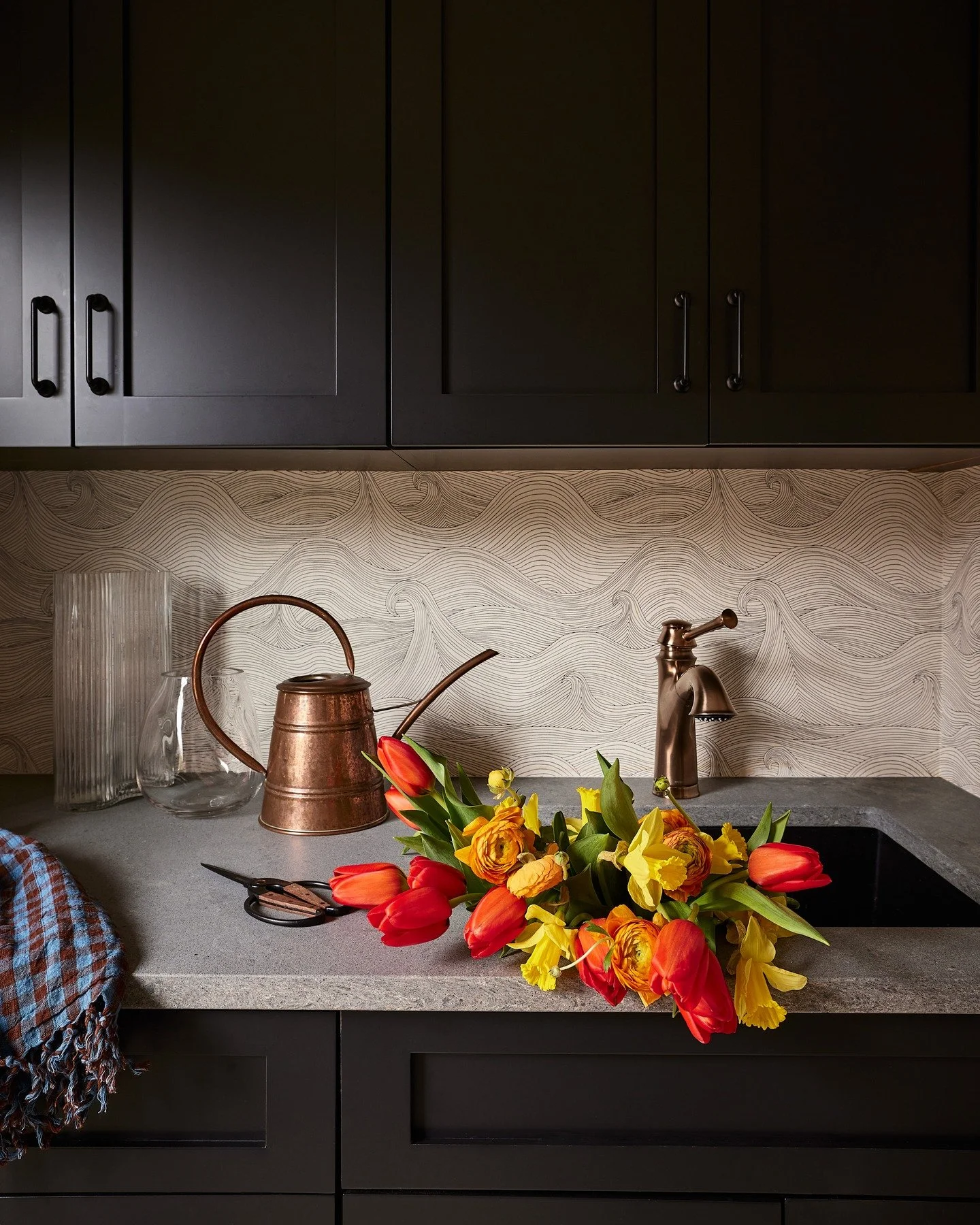 One more share before signing off for the holiday week ✨ Just down the way from the mudroom cubbies (scroll back for a refresher) sits the laundry area with this cute little sink situation&mdash;black sink to match black cabinetry remains a favorite 