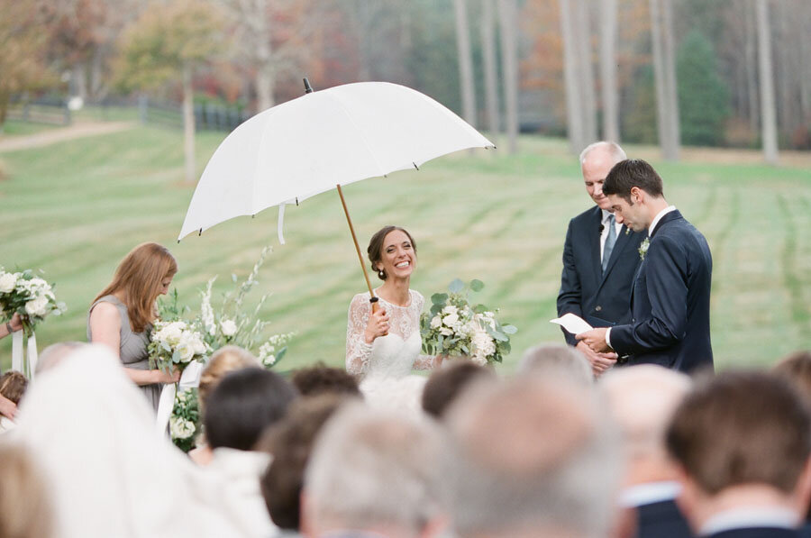 Rainy-Fall-Wedding-Ceremony_Almond-Leaf-Studios_1.jpeg