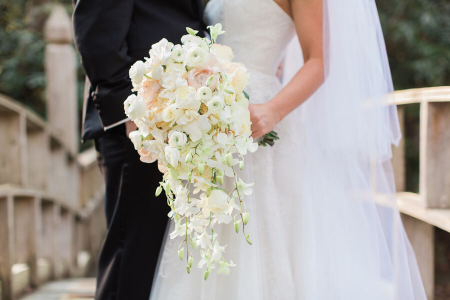 White-Winter-Wedding-Bouquet.jpeg