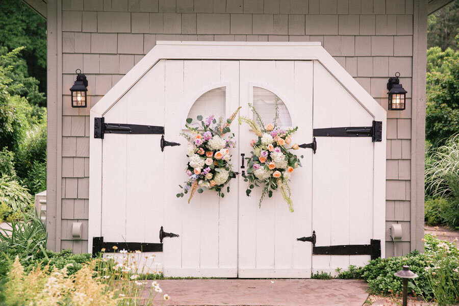 The-Farm-at-Old-Edwards-Ceremony-Flowers_Asheville-Event-Co.jpeg