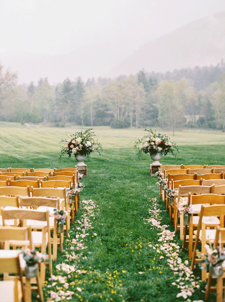 Romantic-Rainy-Wedding-Ceremony_Perry-Vaile-Photography.png