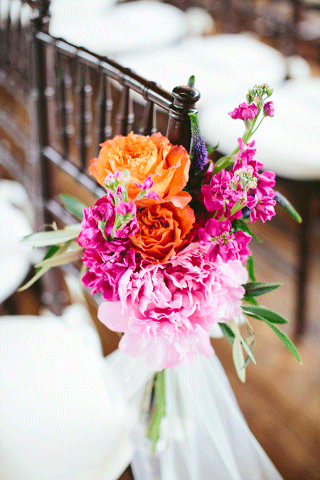 Bright-Floral-Ceremony-Aisle-Marker_Biltmore-Lioncrest-Wedding.png