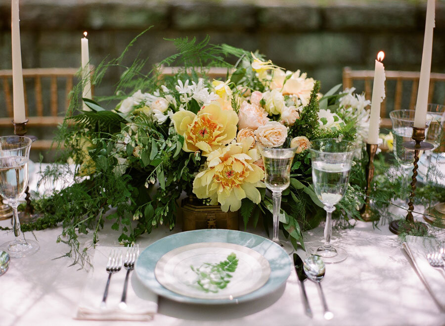 Elegant-Wedding-Tablescape_Almond-Leaf-Studios.jpeg