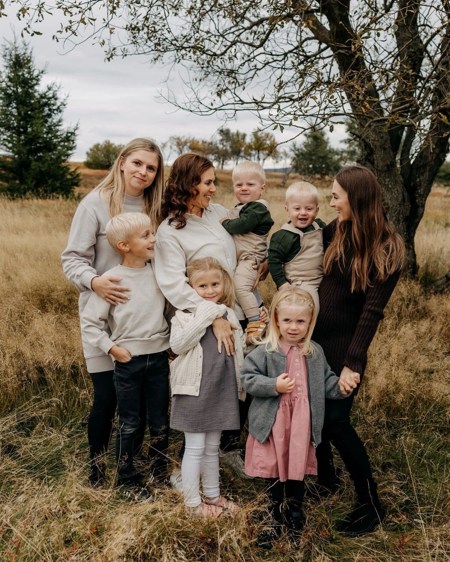 Podzimn&iacute; focen&iacute; na hor&aacute;ch? No jasně! 🙏🏻🤎

Vyjet na kopečky je za mě snad vždy dobr&yacute; n&aacute;pad. I když počas&iacute; tam b&yacute;v&aacute; mnohdy nevyzpytateln&eacute;, takže pl&aacute;nov&aacute;n&iacute; term&iacut
