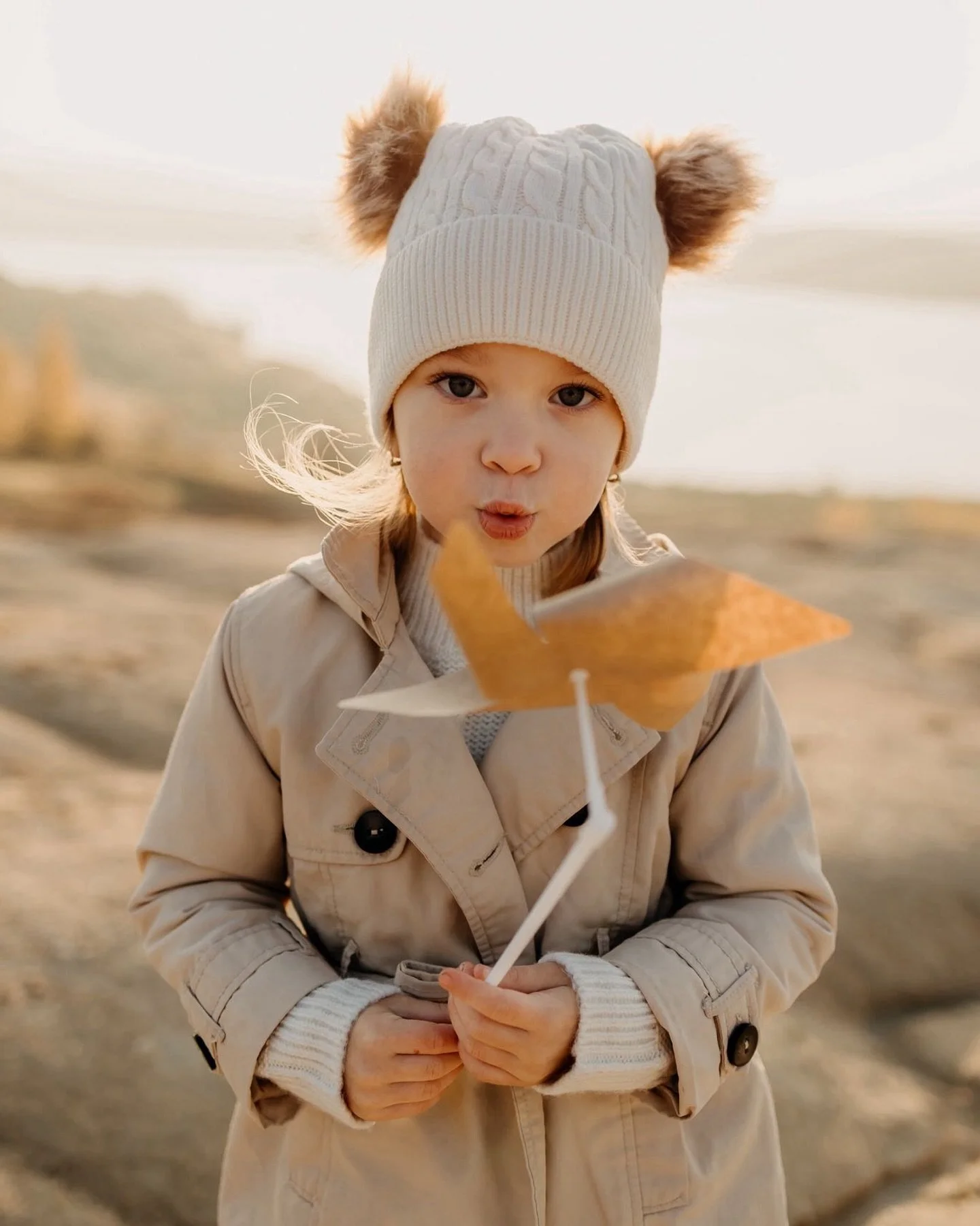 Leč byl leto&scaron;ek z pohledu počas&iacute; velmi skoup&yacute; na tepl&eacute; dny, tak na&scaron;těst&iacute; slunko kr&aacute;sně čarovalo i při n&iacute;zk&yacute;ch teplot&aacute;ch 🙏🏻🤎
Čas str&aacute;ven&yacute; při focen&iacute; se tak s