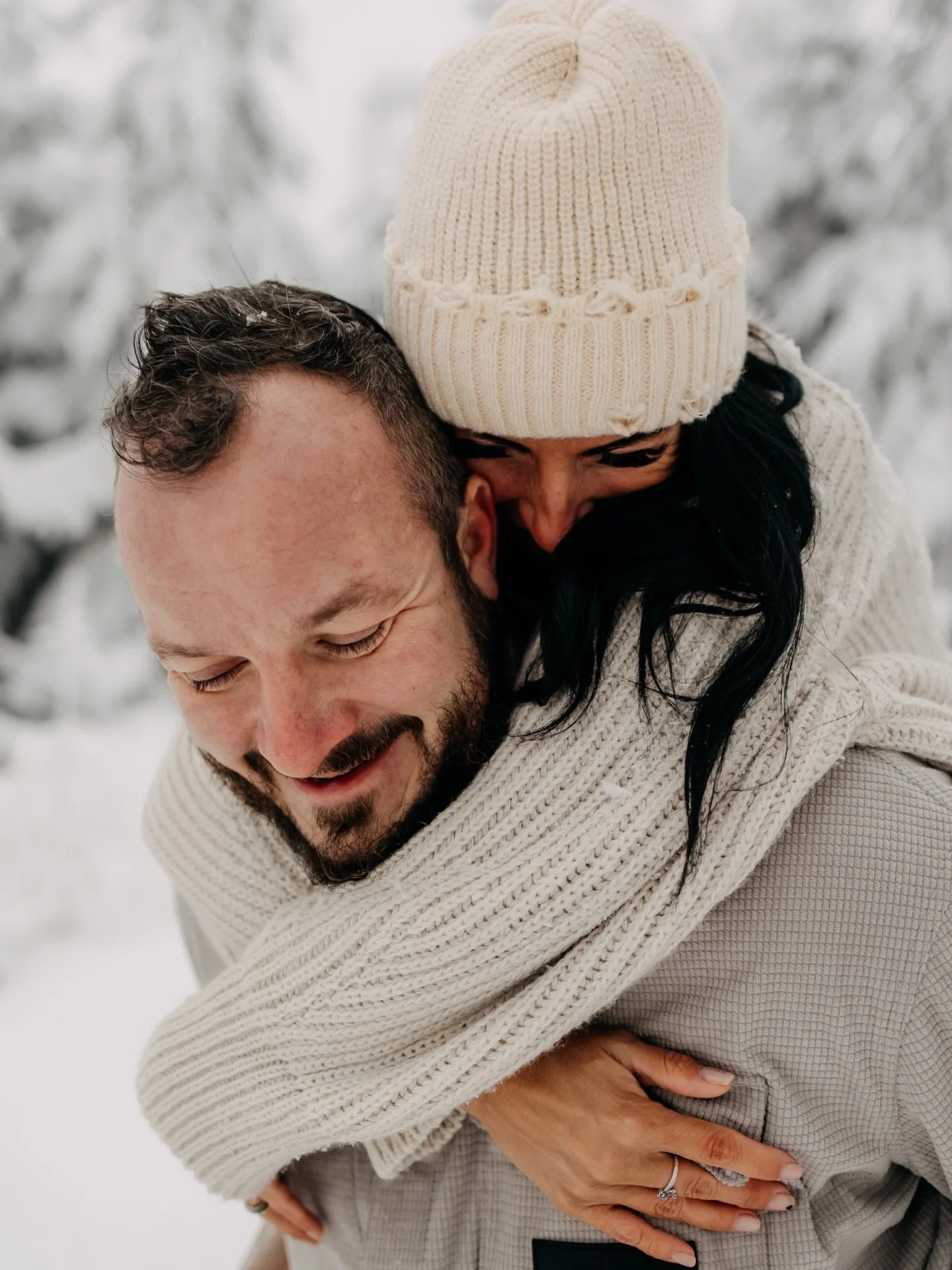 Jeste kousek snehove romance, nez tu pomalu zacnu privolavat jaro. 🤍

#fotografmost #fotografkamost #fotografusteckykraj #takhlevypadalaska #wintervibes