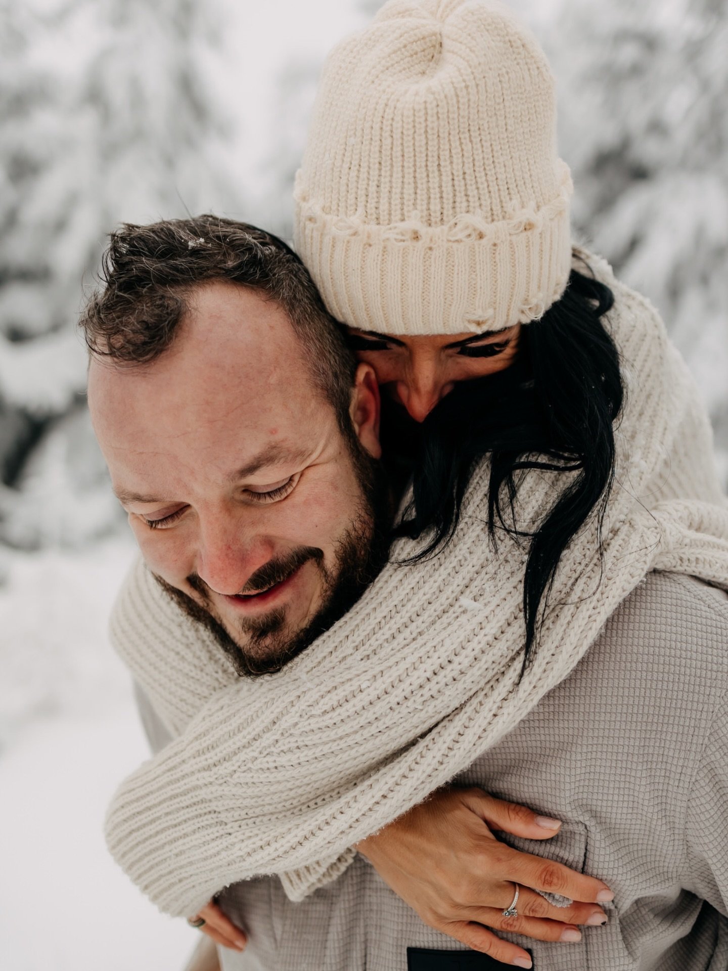 Jeste kousek snehove romance, nez tu pomalu zacnu privolavat jaro. 🤍

#fotografmost #fotografkamost #fotografusteckykraj #takhlevypadalaska #wintervibes