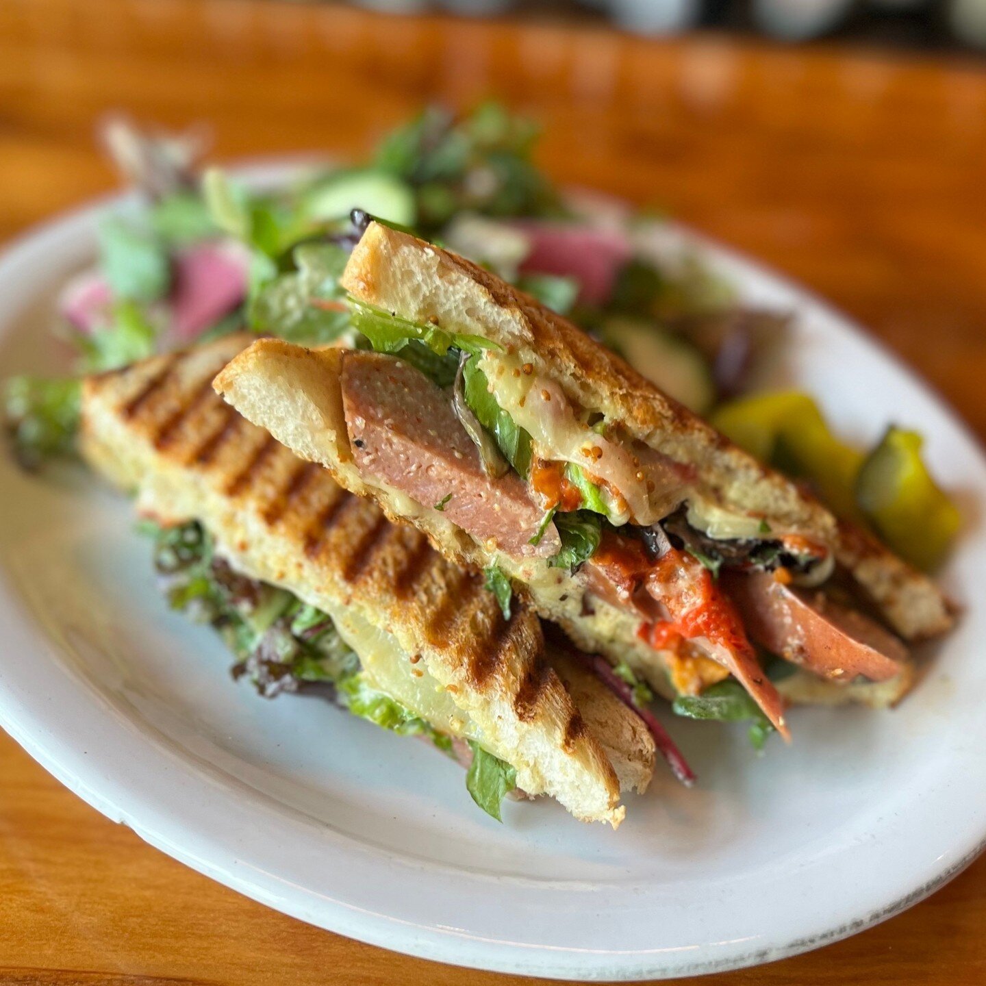 ***New Panini of the Month***⁠
⁠
Sausage Pesto⁠
⁠
House Andouille Sausage, Mustard Aioli, Provolone Cheese, Roasted Red Peppers, Pickled Onions &amp; Local Greens tossed in Pesto on Dos Hermanos Sourdough. Served with House Fries⁠
⁠
NOM NOM NOM⁠
⁠
#w