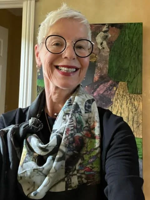 Eve wears "Europa" scarf in Chicago