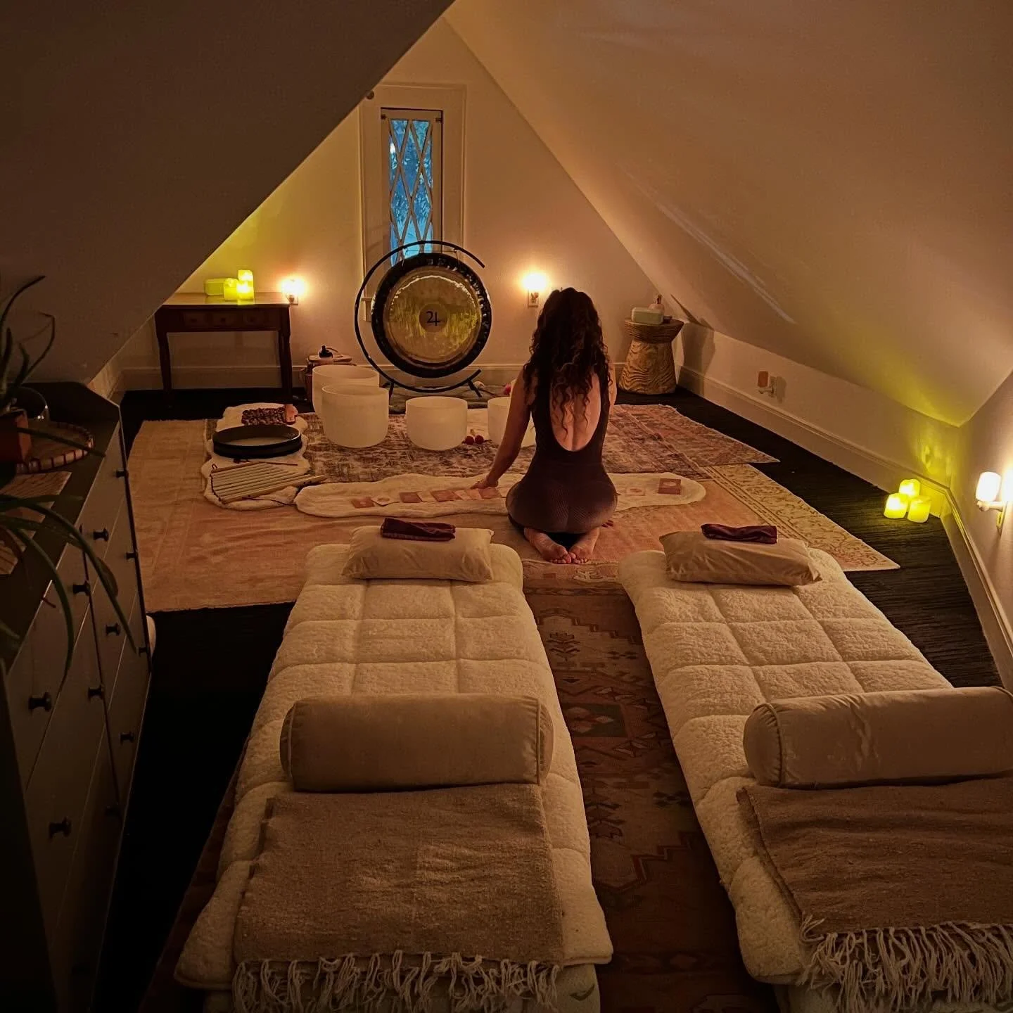 ☁️The Ethereal Sound Bath Experience ✨

If I had to choose from every single photo and video I&rsquo;ve taken over the last five years of offering sound baths, this would be the one. It feels like the perfect snapshot of what I offer and what I striv