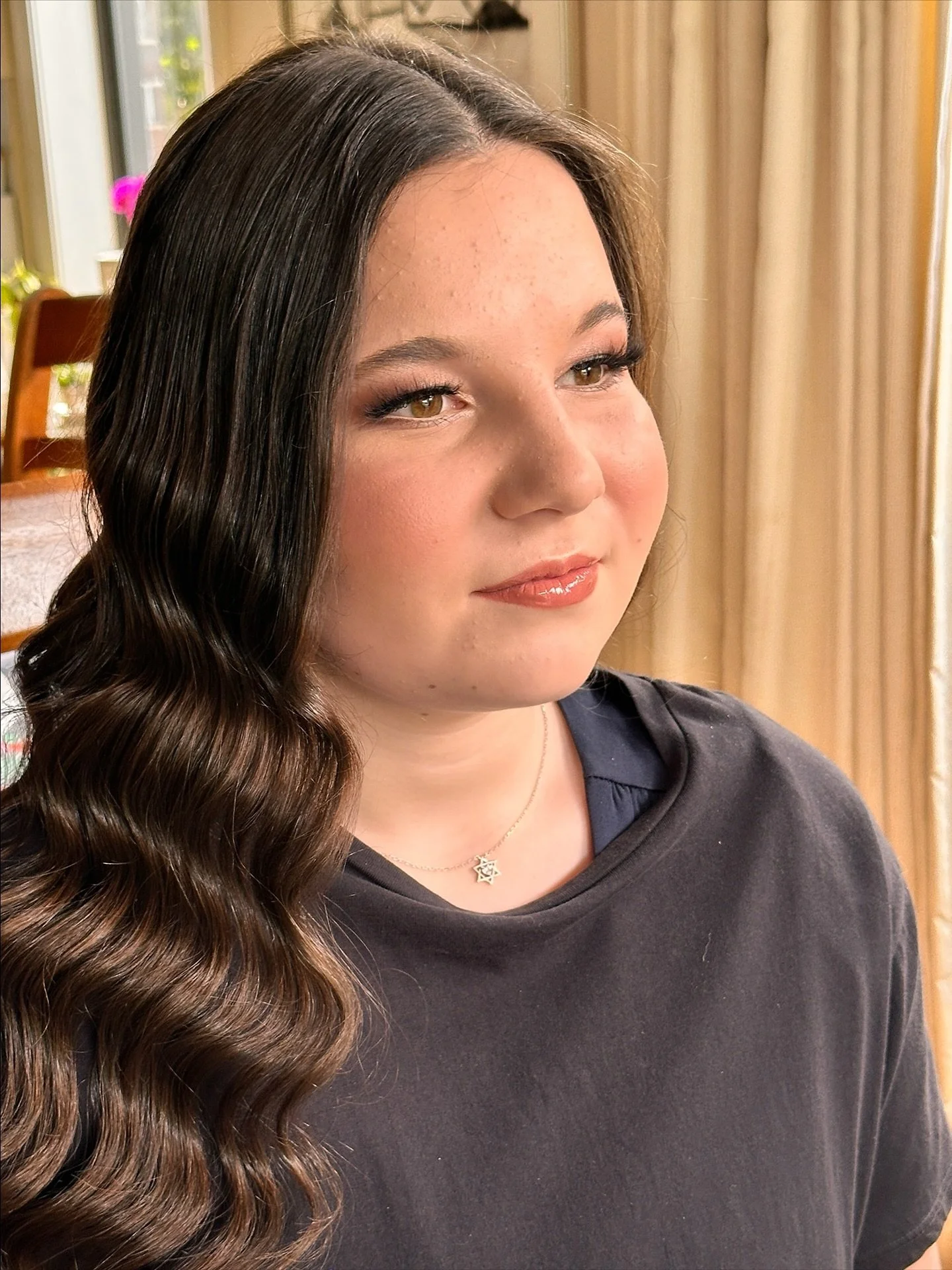 FORMAL!! 👩&zwj;🎓
Beautiful Kira 💖😍
@kirarothschild08 
#beauty #makeupartist #party  #sydneymakeup #smokey #smokeyeye #sydneymakeupartist #wakeupandmakeup #natural #naturalbeauty #hairstyles #hairstyle #formalhairstyle #naturalmakeup #formalmakeup