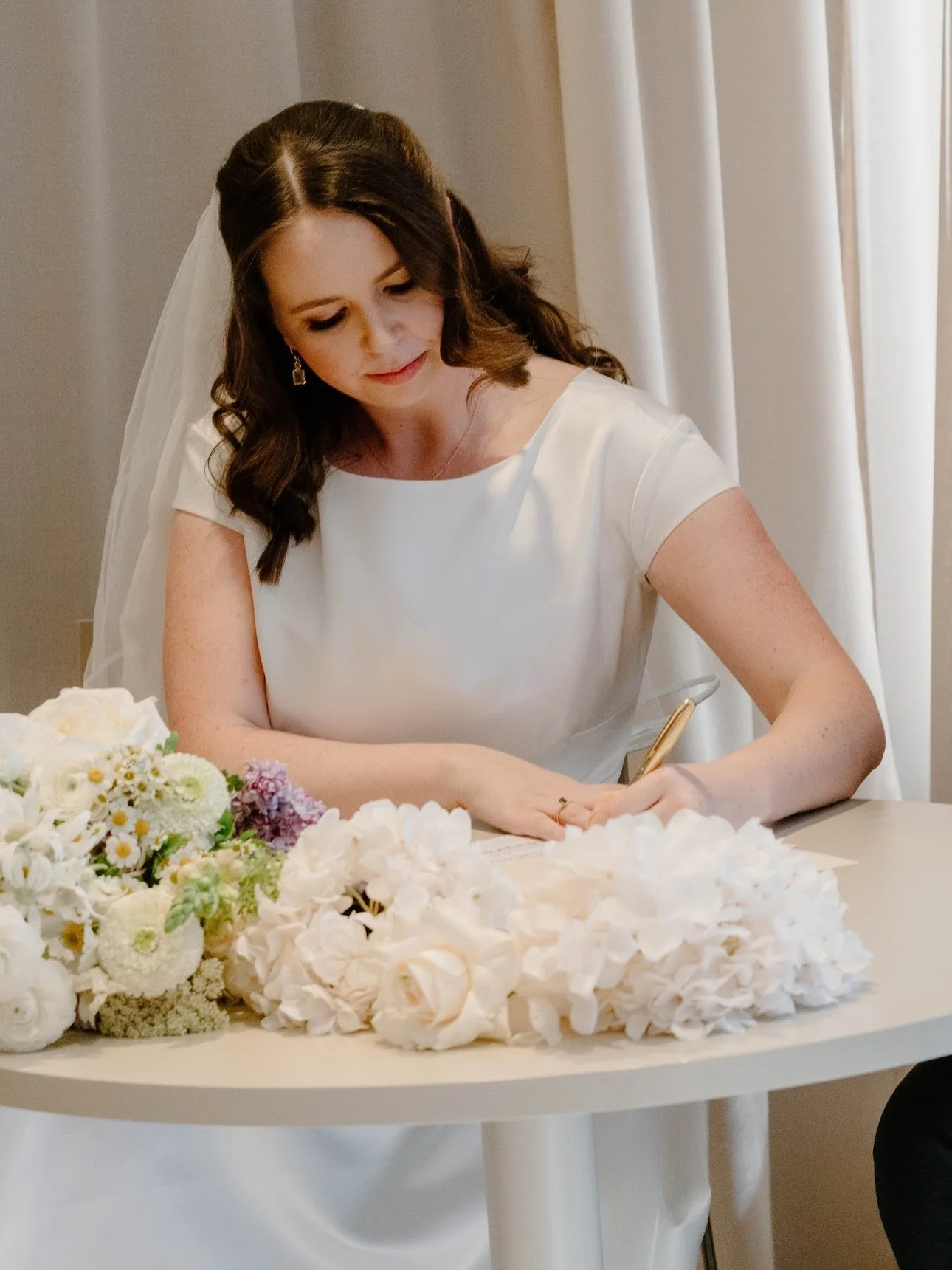 Less is more 🤍 A soft, simple bridal makeup look for this beautiful bride Esther 
@estherrpok 👰&zwj;♀️🤍

#BridalMakeup
#SoftGlamBride
#NaturalBridalMakeup
#TimelessBride
#BridalBeauty