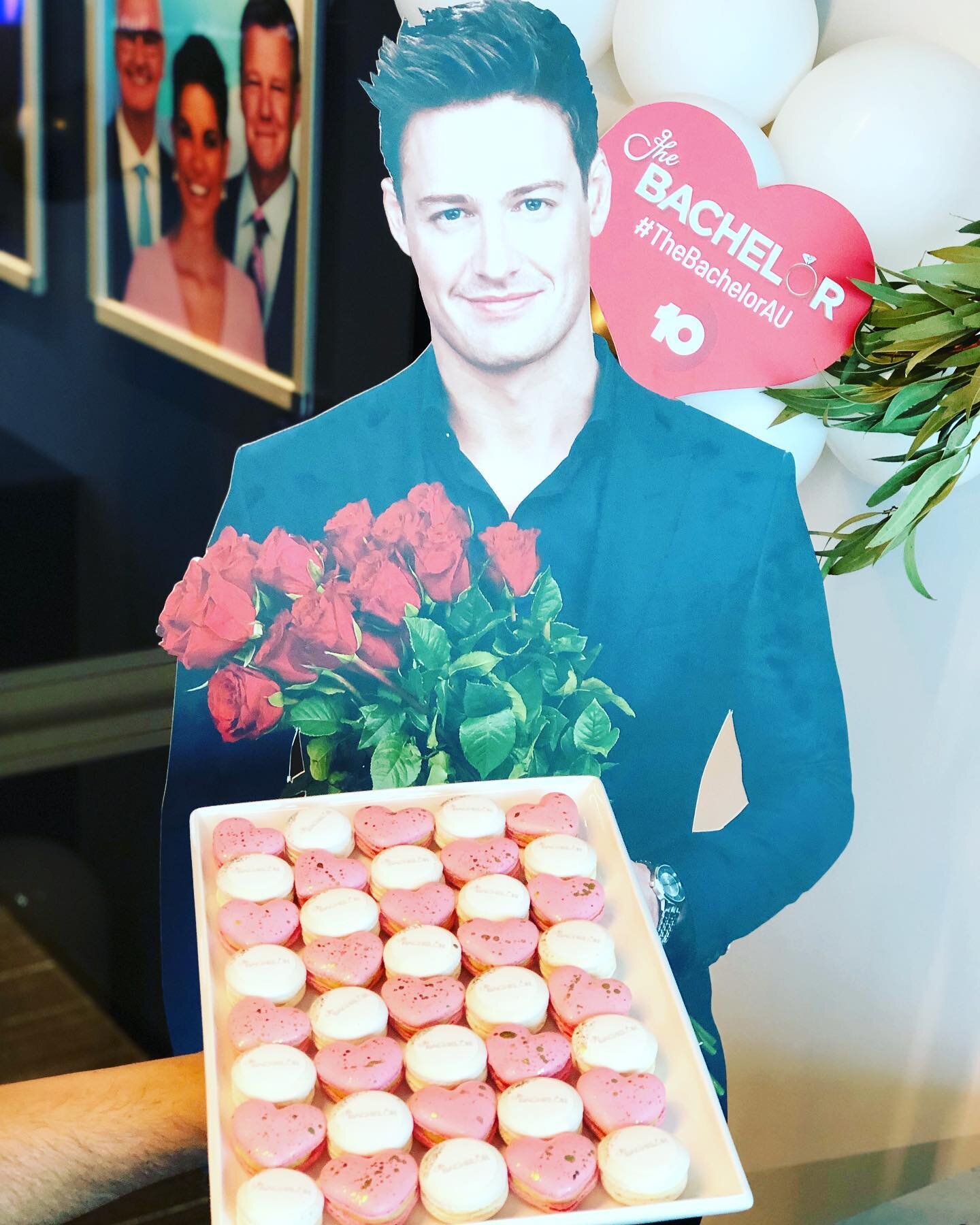 How cute are these macarons we made for the bachie premiere! 💕🥂 @10perth 
#thebachelorAU