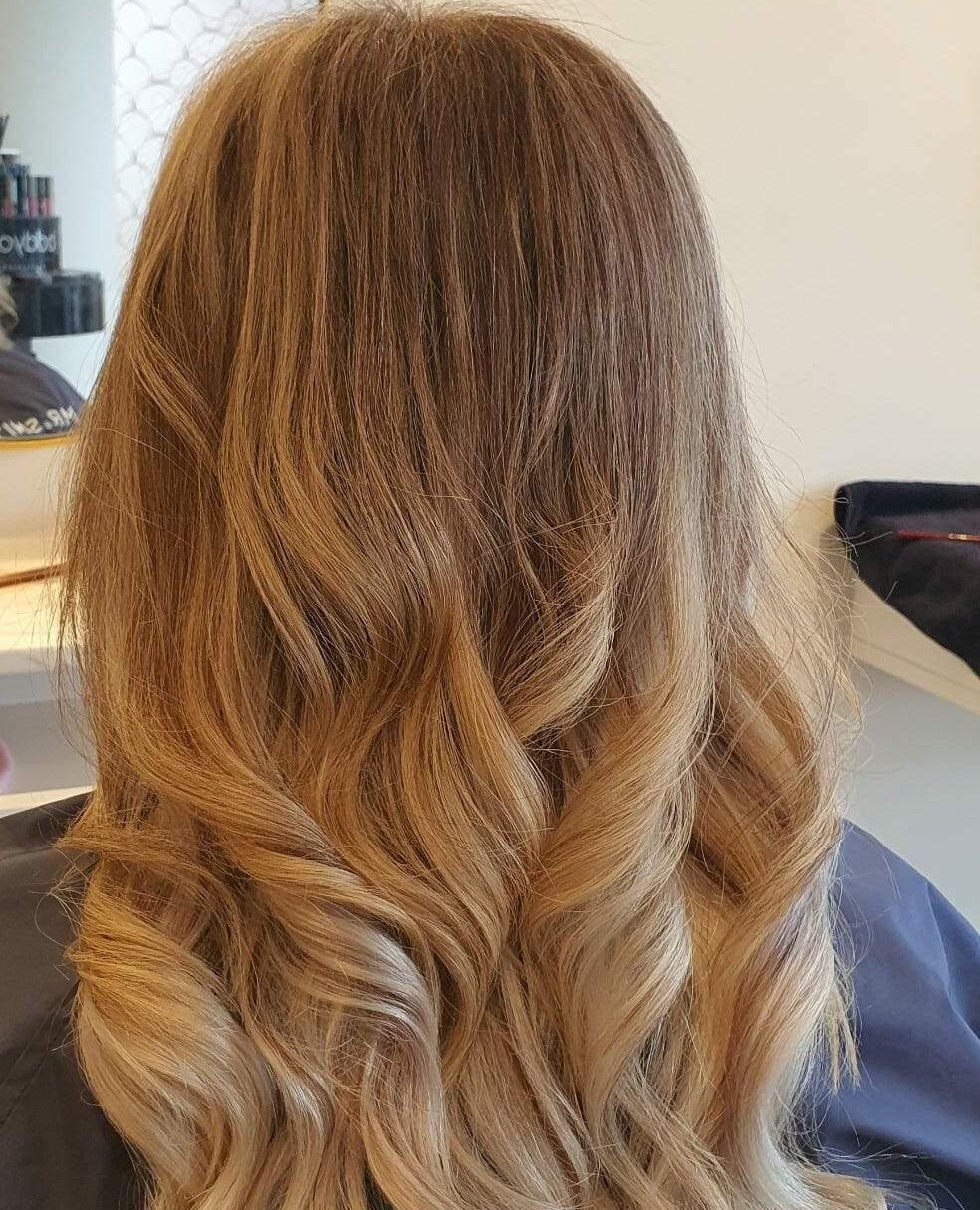 Soft balayage by Teresa 😍⁠
Book your hair refresh today!