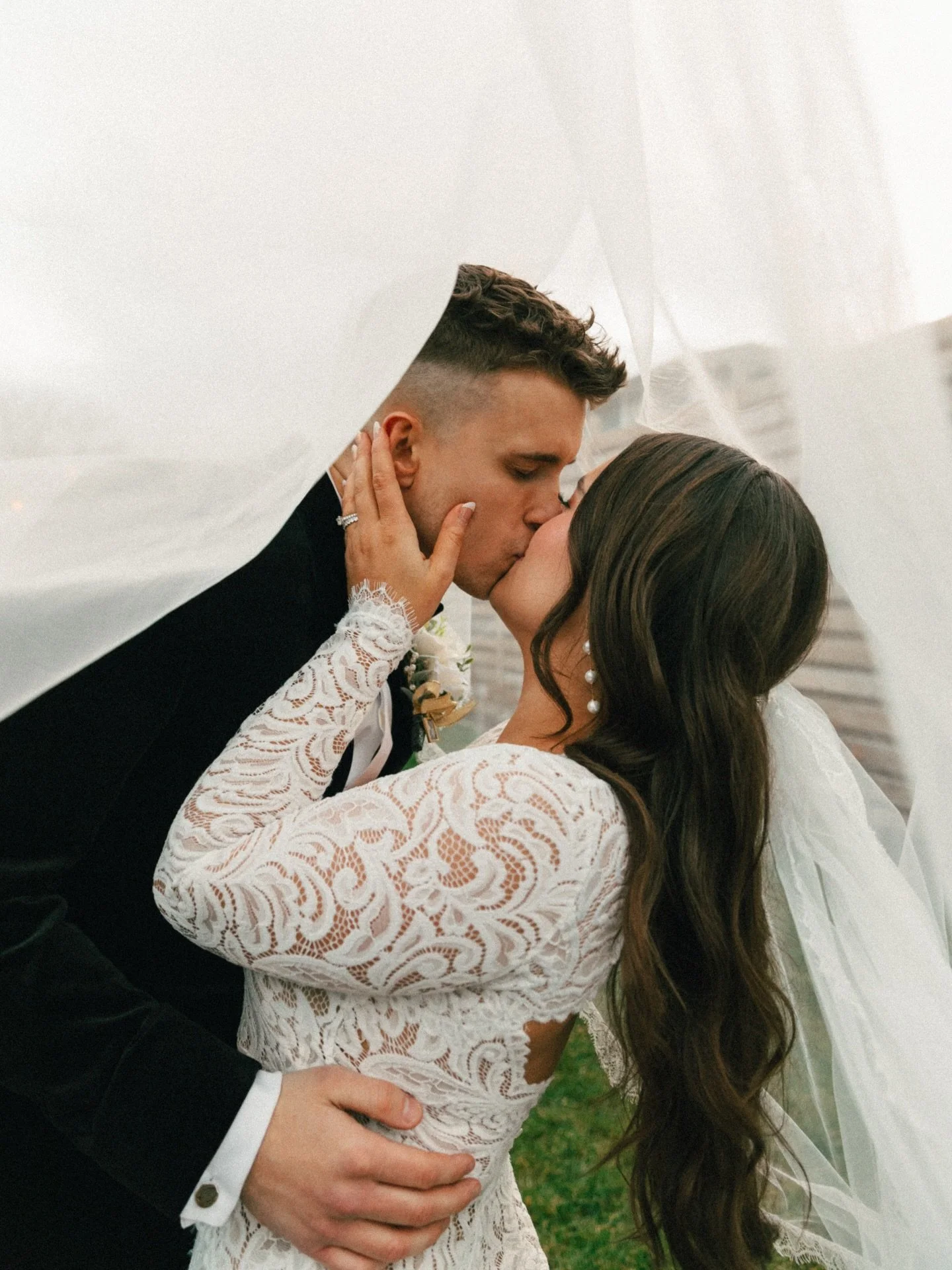 color vs. black &amp; white wedding portraits 💌 which one do you prefer??
