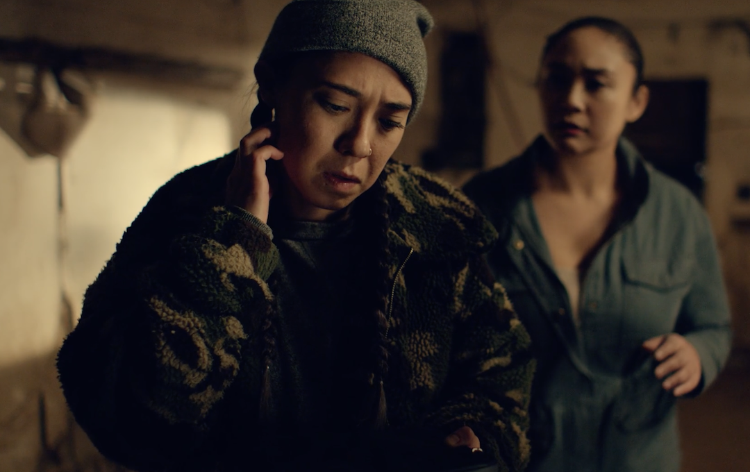 MO AND BEA NECK.png