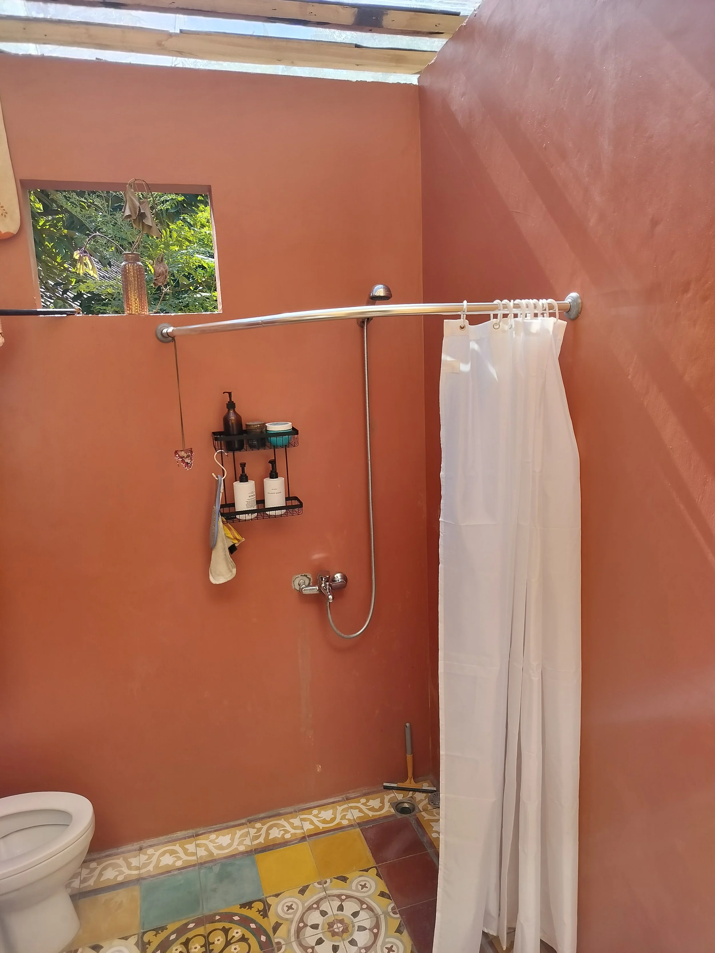LaCasita.shower.Ubuntu.Bali..jpg