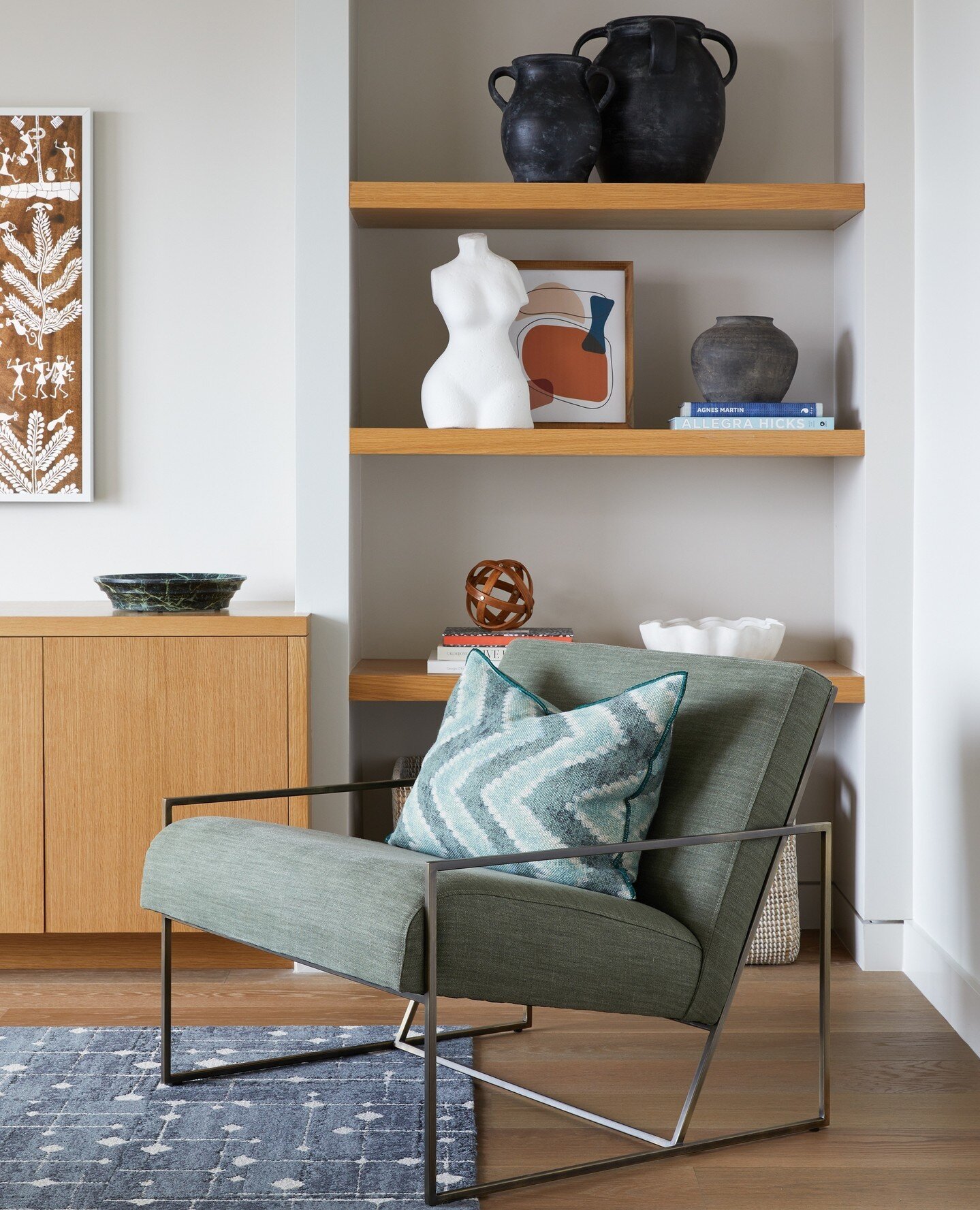 A warm neutral palette of white oak, blues and green in the living room at #ProjectGlenParkCozyModern. ⁠
.⁠
.⁠
.⁠
⁠
Photo: @margaretaustin_photo⁠
Styling &amp; Florals: @forslund_design ⁠