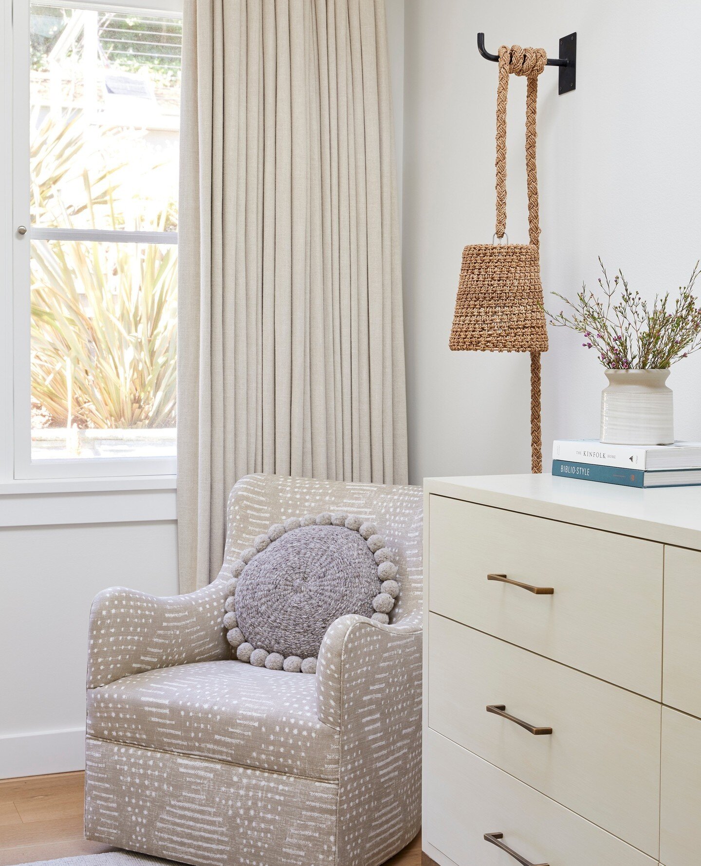 We leaned in and layered on the texture in this pretty little bedroom corner... from the gorgeous linen drapery to the woven wall sconce and custom upholstered swivel chair. It's the perfect spot to cozy up and start planning for the week ahead. Anyo